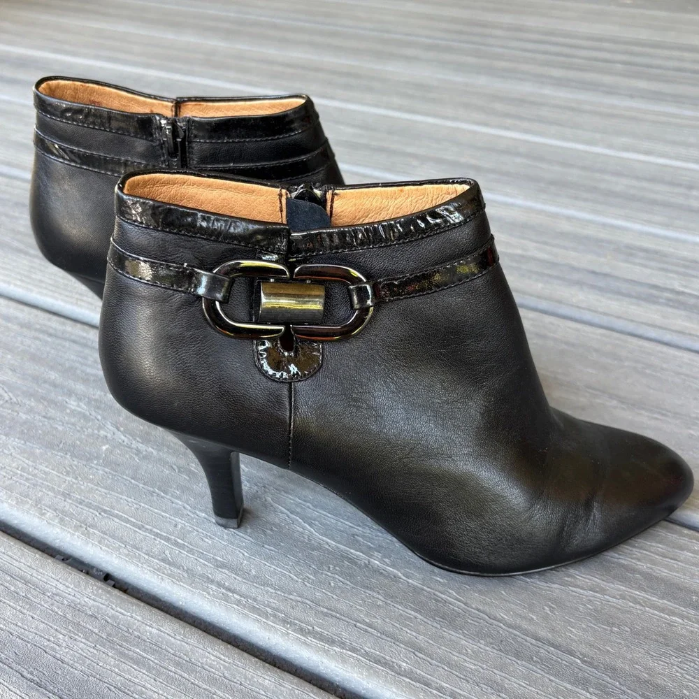 Sofft 8m Ankle Boots Black Leather Pointed Toe Buckle Detail Side Zip Booties